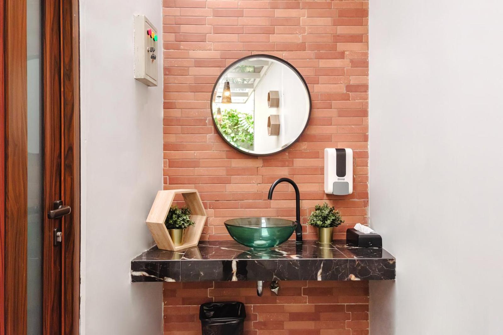 Calma Coliving At Bintaro, Tangerang Selatan Hotel *