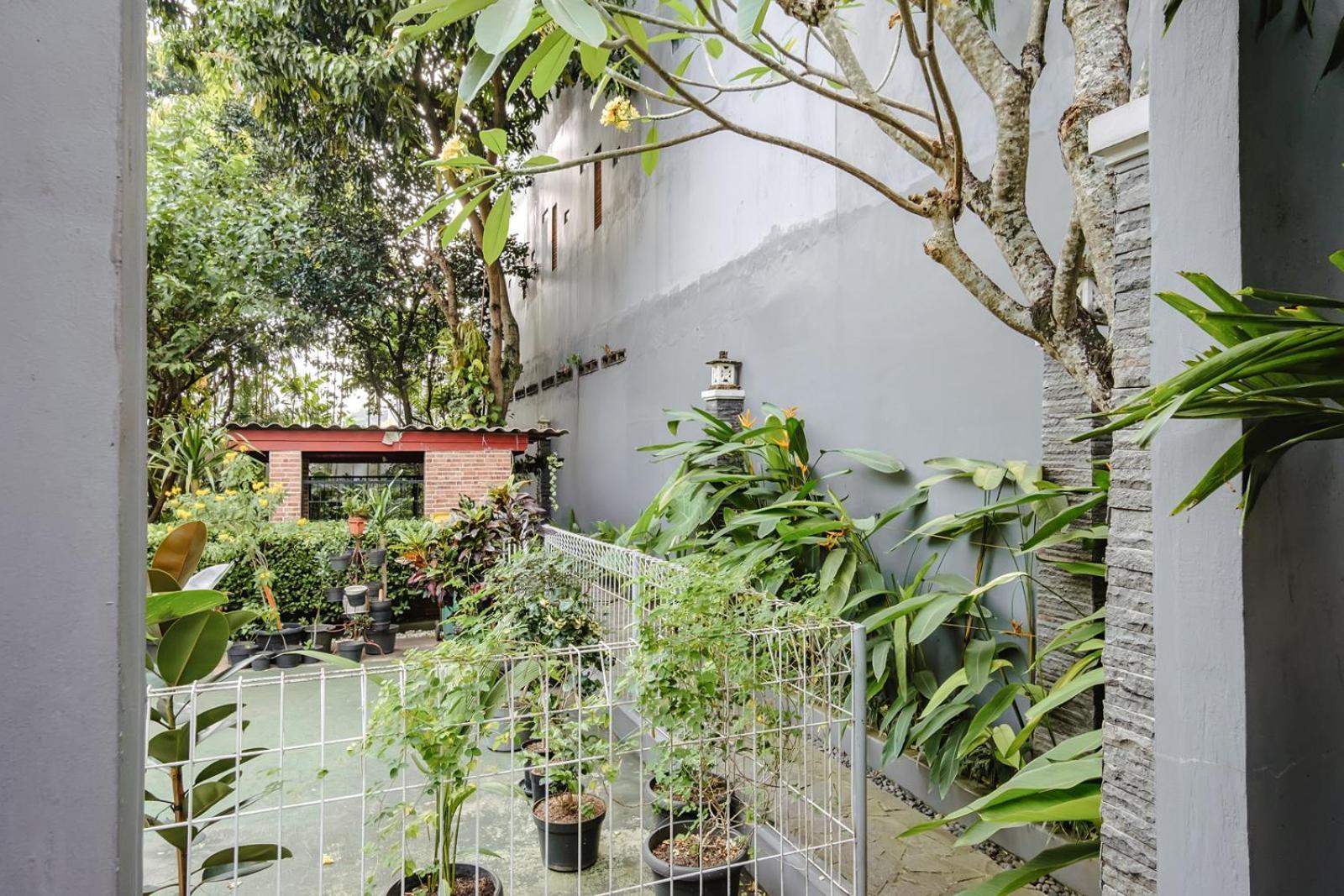 Calma Coliving At Bintaro, Tangerang Selatan Hotel